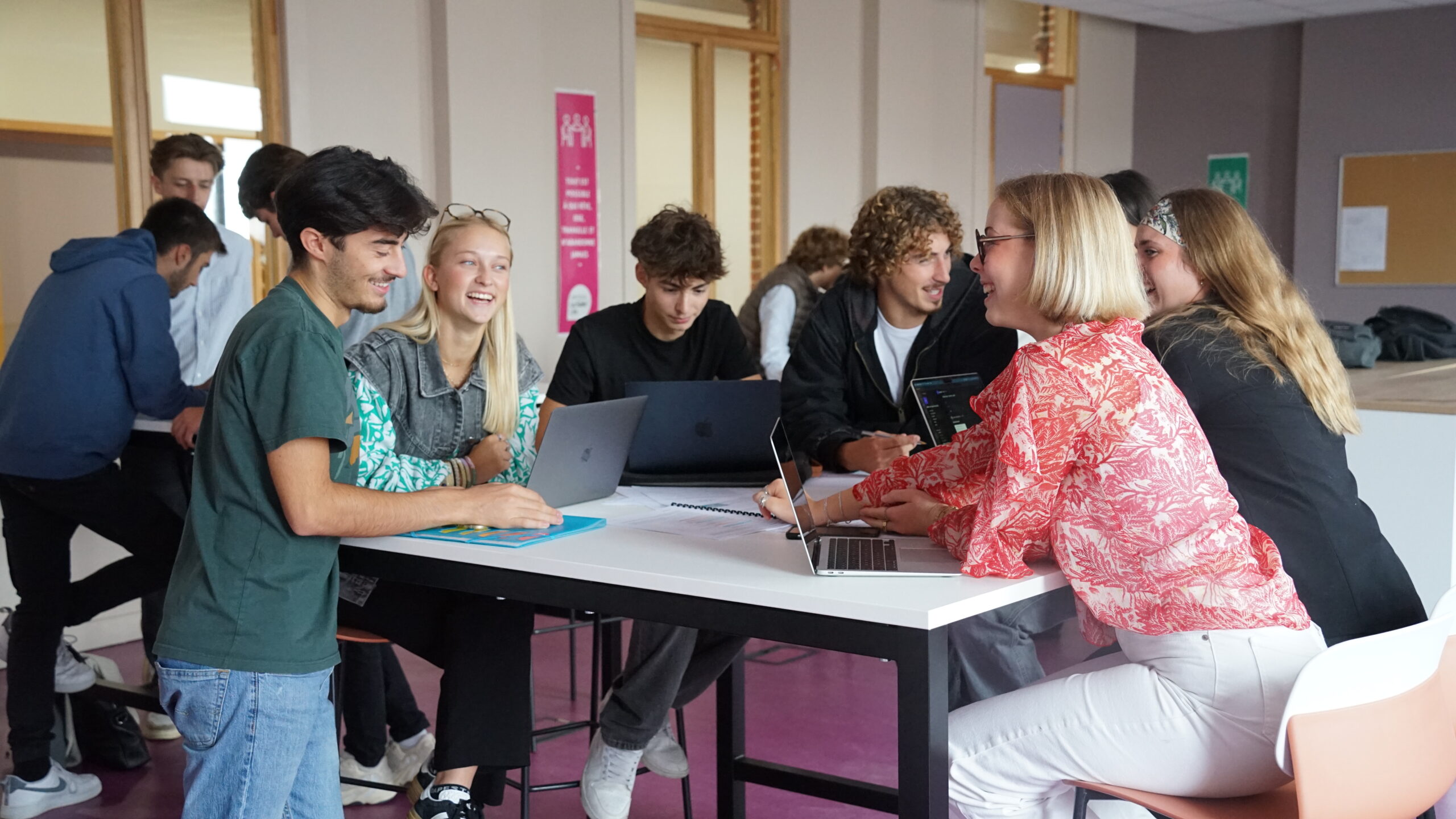 Formations après un bac+3 à Lille, Master et MS alternance Business School La Salle